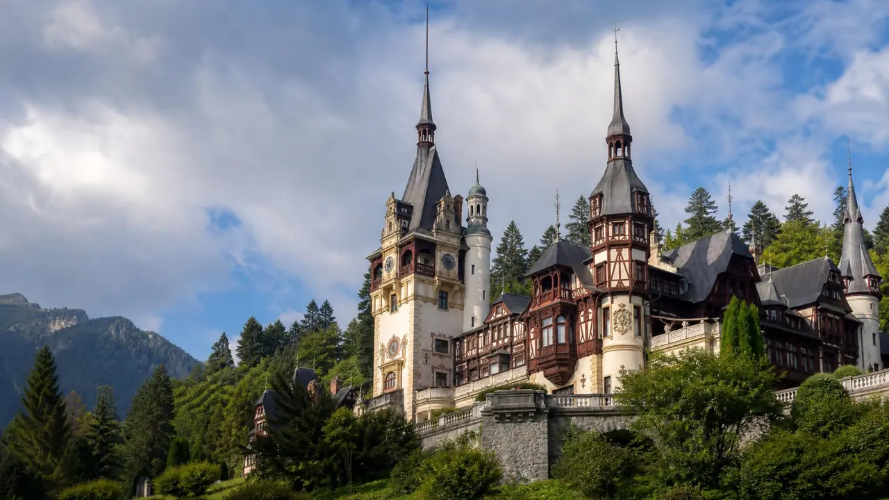 Bran Castle Travel Guide: Ultimate Tips for a Thrilling Visit